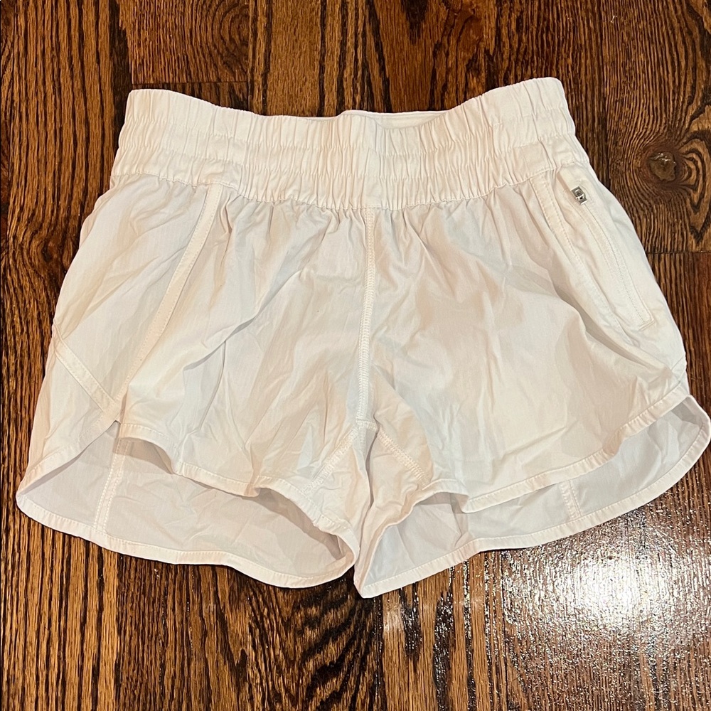 Lululemon tracker low rise 4inch short